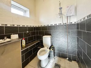 Downstairs Wetroom- click for photo gallery